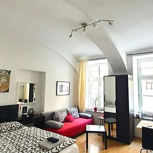 Msq Diana - 10 Min From Center - Free Coffee And Tea - High Speed Internet , Vienna Austria